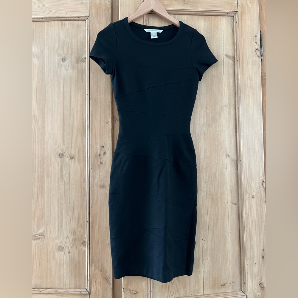 Diane Von Furstenberg Black short sleeve bondage Midi dress Size 0